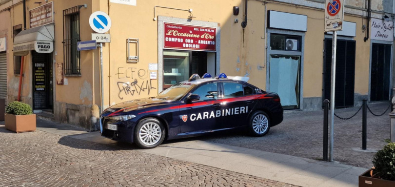 Arrestato dai Carabinieri mentre sta rubando in un negozio di “compro oro”